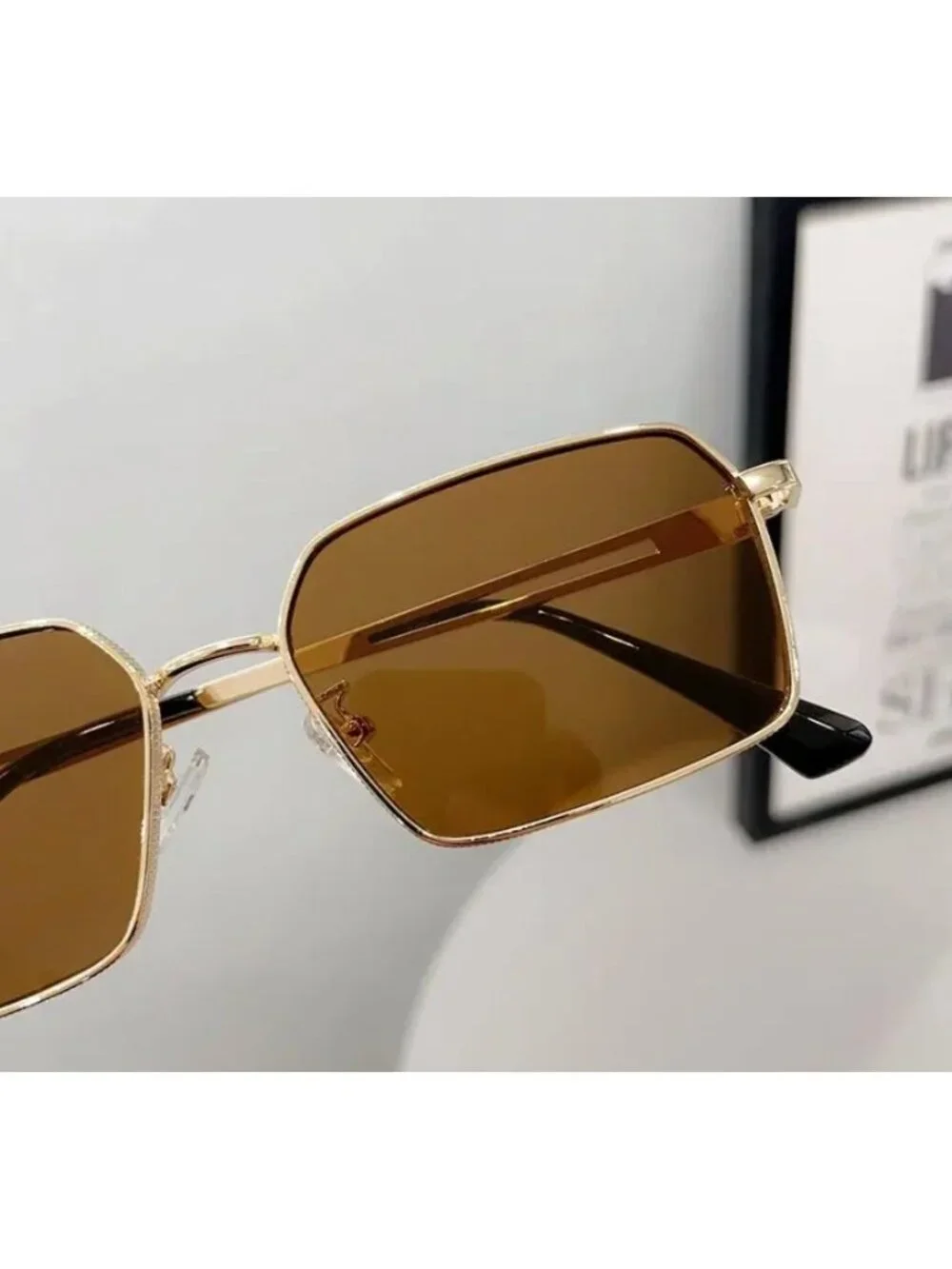 Boutique square lenses